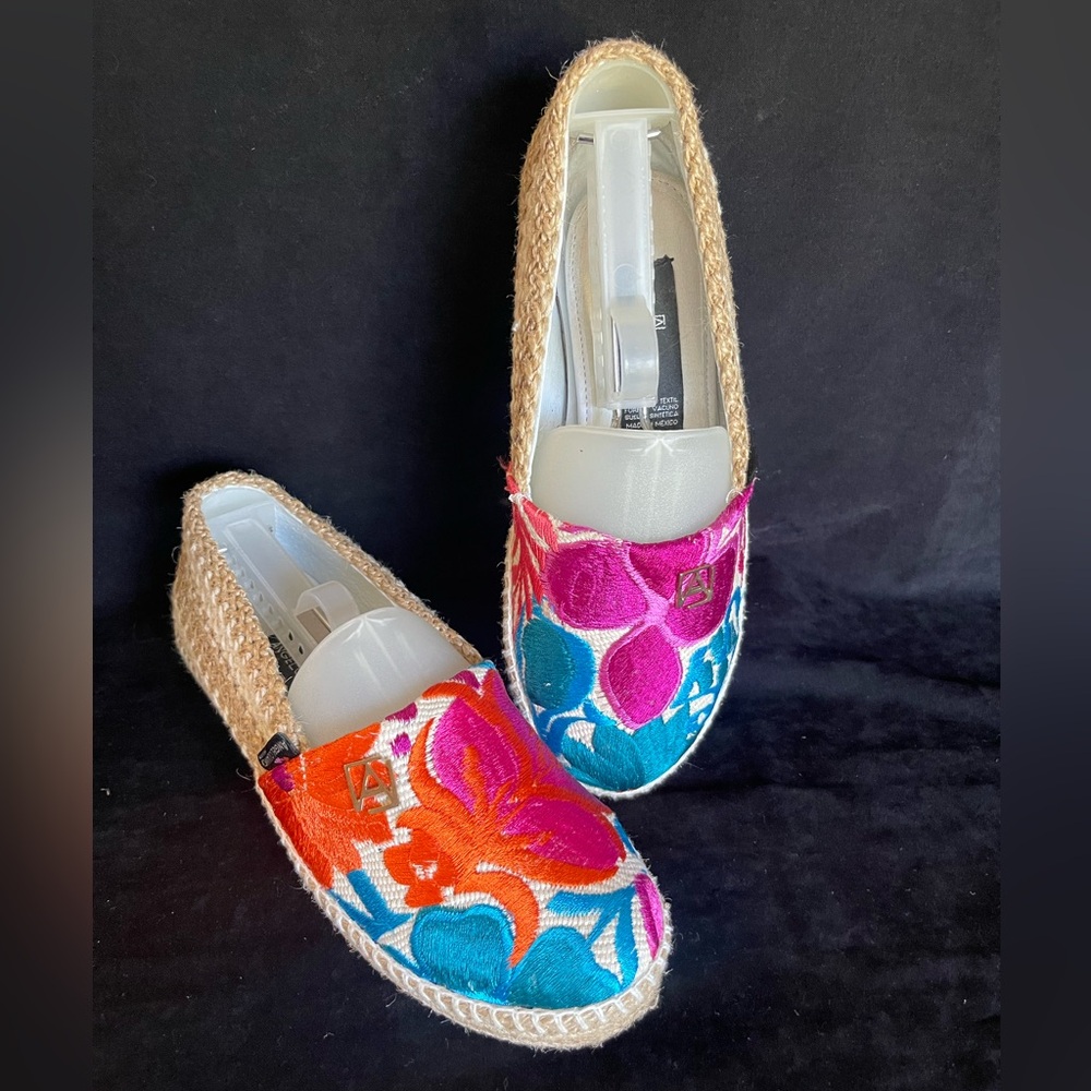 Angelozano Espedrille Slip-on Flats Embroidered Floral Women's Sz 7.5 bright